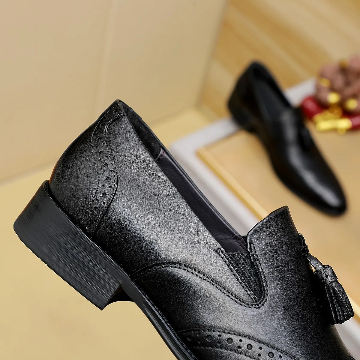 Men's shoes 💰560 💰 Louis Vuitton LV ® Autumn and Winter 🆕 models 🔛Full shoe counter First layer cowhide, 🐂Leather lined casual shoes for men, super soft outsole, a must-have for driving. Counter synchronization Original first layer cowhide Completely 1:1 mold customization 🌹Top version, 2 colors available! Number: 38-45 (37.46. Customized)